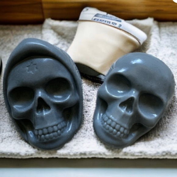 One (1) Handcrafted Halloween Goats Milk Soap Pumpkin Vanilla - 1 Bar - Picture 4 of 4